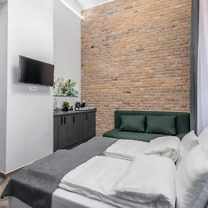 Apartment Stunning In The Hearth Of, Budapest